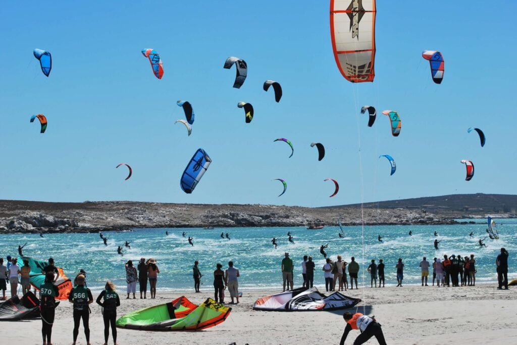 Kitesurfind and windsurfing in Langebaan